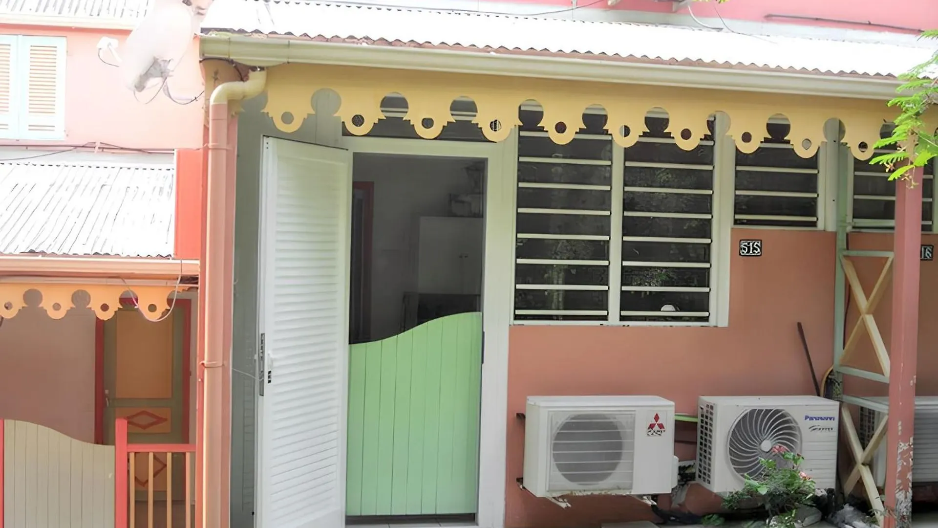 Studio Charmant A Sainte Anne Avec Terrasse 26 M² 0*, Sainte-Anne