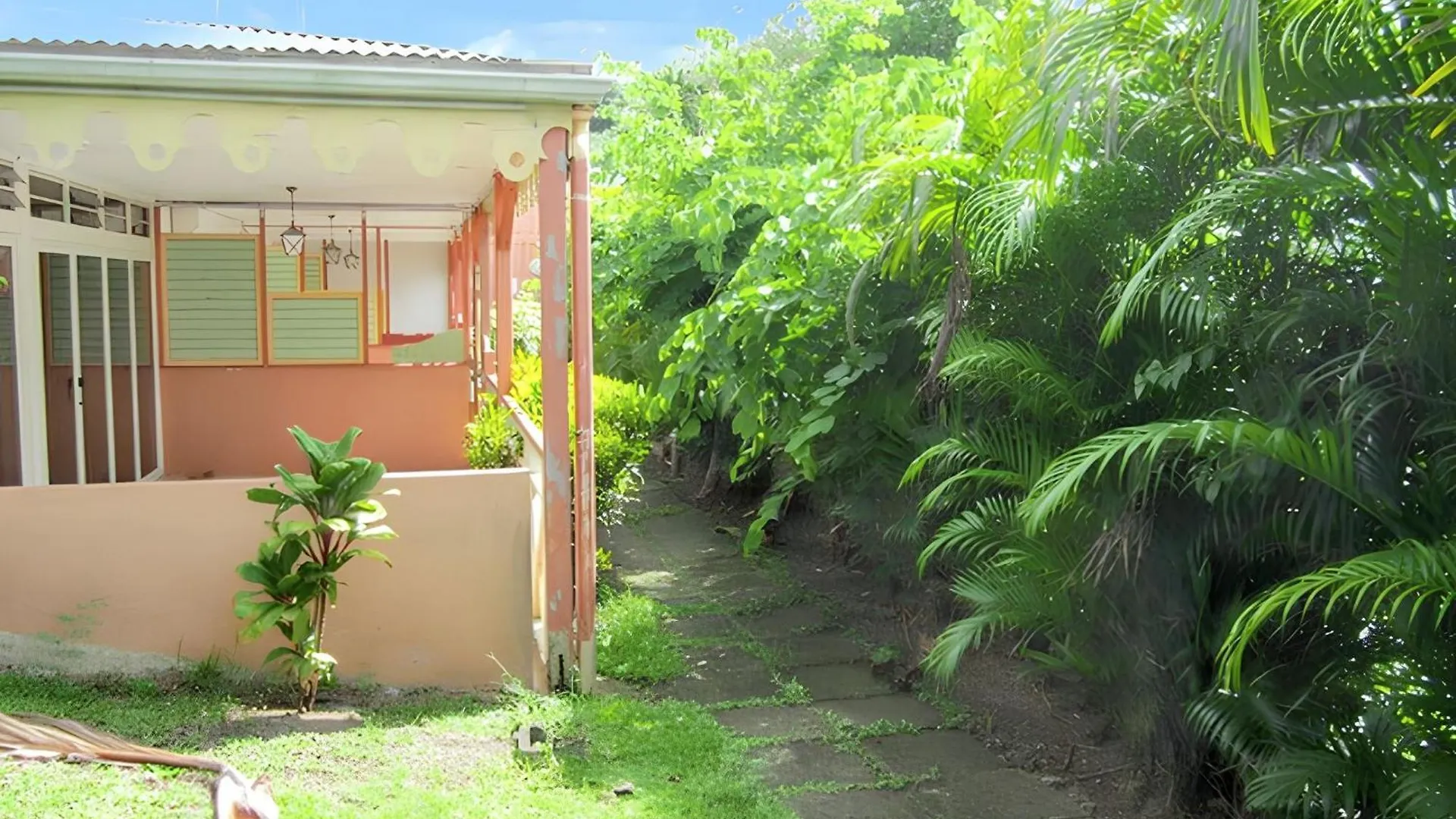 Studio Charmant A Sainte Anne Avec Terrasse 26 M²